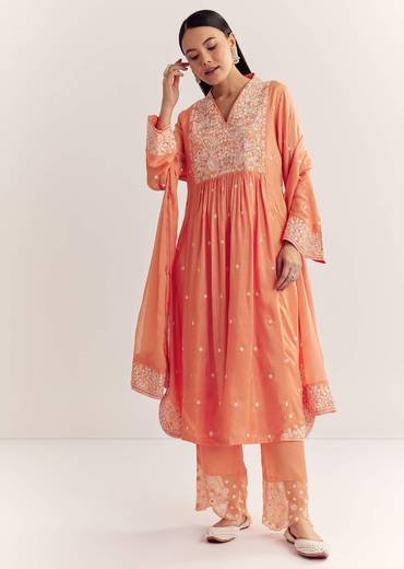 peach-silk-threadwork-kurta-set-with-organza-dupatta-sg320949-2_12684cee-02f6-47fc-9544-4eeff75b15ee.jpg
