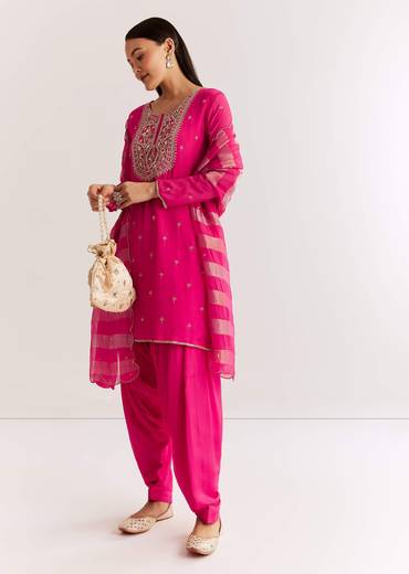 pink-chinon-kurta-set-with-zardosi-and-cutdana-dupatta-sg320273-1_8a572fb8-0d4c-437b-8c9f-08463b31e02f.jpg