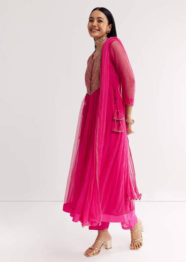 pink-printed-chiffon-sequin-kurta-set-with-dupatta-sg320879-1_4d994a0c-b359-493e-94cb-f9d564bcb851.jpg