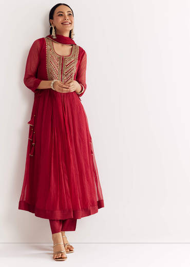 red-printed-chiffon-sequin-kurta-set-with-dupatta-sg320894-4_14653cfa-46e2-464f-934f-a39abbb25952.jpg