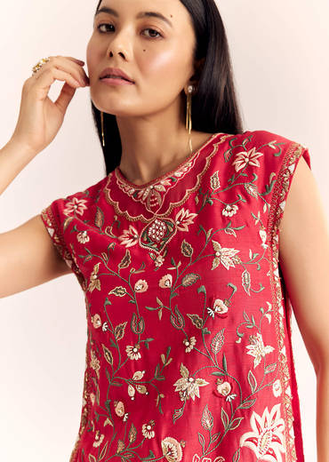 red-viscose-raw-silk-short-kurta-set-with-chinon-kali-palazzo-sg319710-1_a2f543ed-cf2a-4777-a505-a8f2aedf48a4.jpg