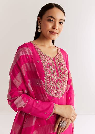pink-chinon-kurta-set-with-zardosi-and-cutdana-dupatta-sg320273-1_8a572fb8-0d4c-437b-8c9f-08463b31e02f.jpg