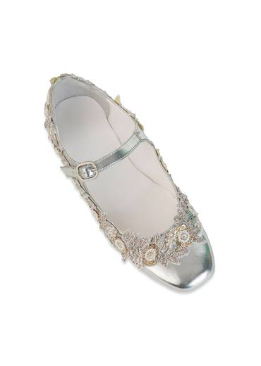 Silver Hand Embroidered Pearl Floral Juttis