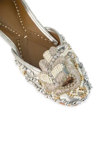 Silver Metallic Bead Embellished Juttis