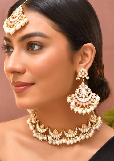 White Kundan Crescent Motif Necklace Set with Maangtikka