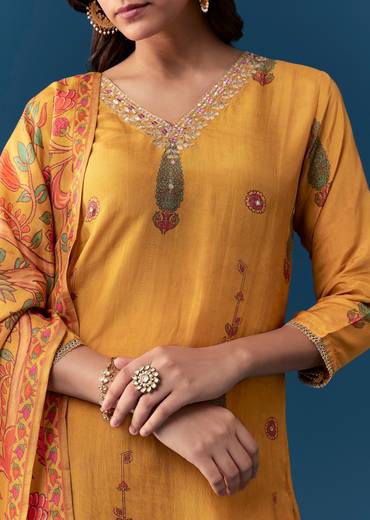 Yellow Cotton Kurta Set With Indie Print And Gotta Work