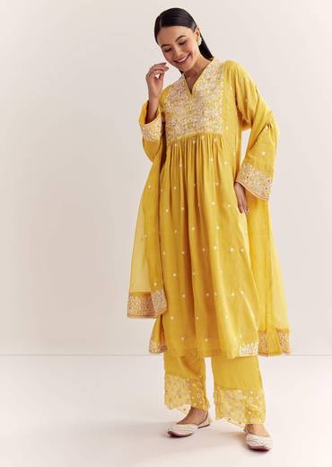 yellow-silk-kurta-set-with-thread-work-and-organza-dupatta-sg320954-2_a889cffc-19b7-4452-af77-26d1cf32f322.jpg