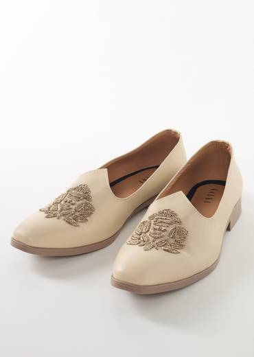 Beige Floral Embroidered Ethnic Jutti For Men