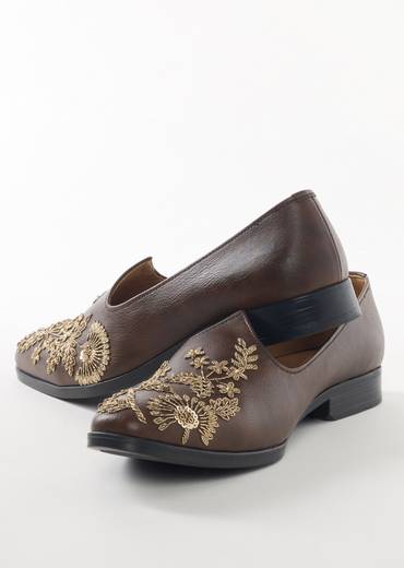 Brown Ethnic Jutti With Golden Embroidery For Men