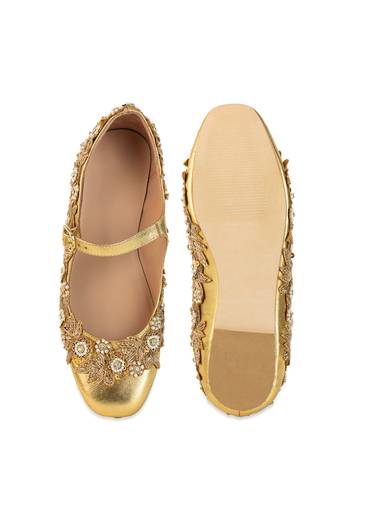 Gold Floral Zari Embellished Floral Juttis