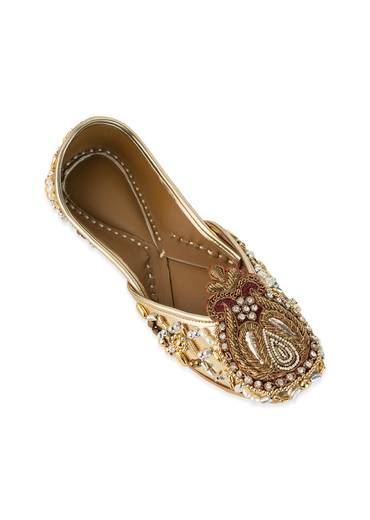 Gold Zari Hand Embellished Juttis