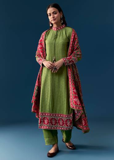 Green Silk Kurta Set With Resham Butti And Cut Dana Work
