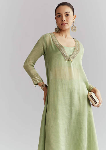 Green Tissue Kurta Set With Intricate Embroidery