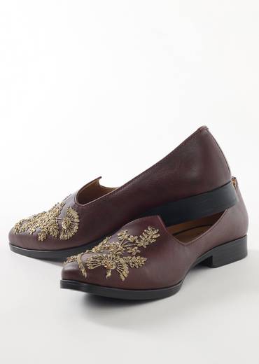 Maroon Ethnic Jutti With Golden Embroidery For Men