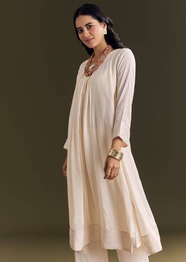 Ivory White Resham Embroidered Kurta Pant With Beaded Neckpiece