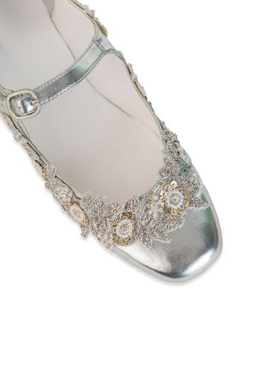 Silver Hand Embroidered Pearl Floral Juttis