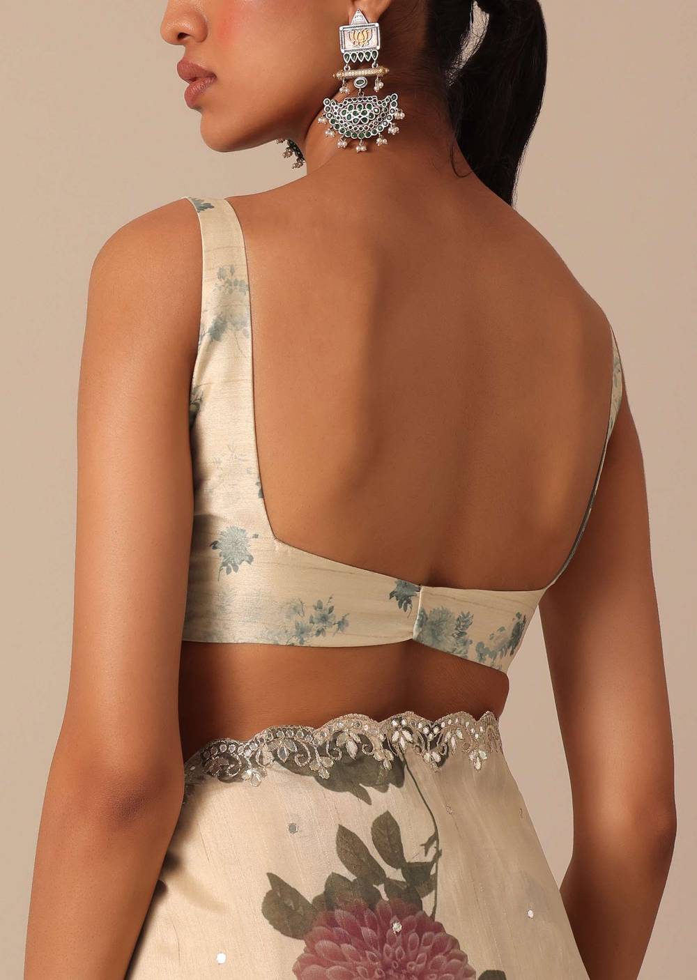 Cream Tussar Saree With Scallop Border And Unstitched Blouse Piece