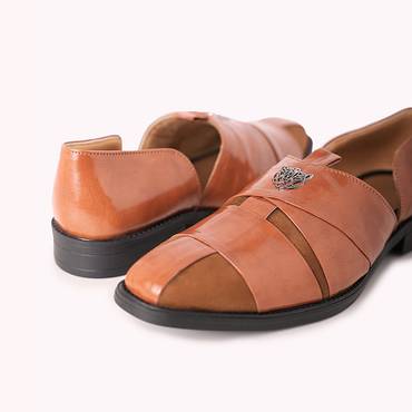 Brown Juttis with Cutwork Detail