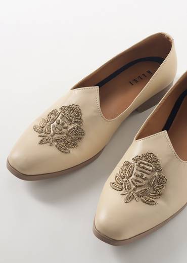 Beige Floral Embroidered Ethnic Jutti For Men