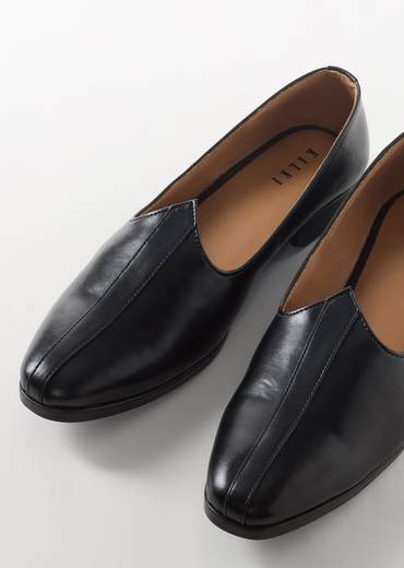 Black Ethnic Jutti With Minimal Design For Men