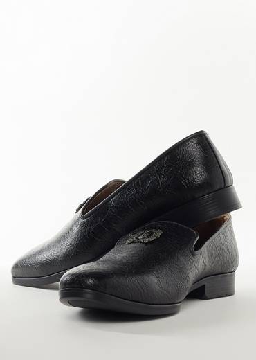 Black Mens Footwear With Metal Detail Work
