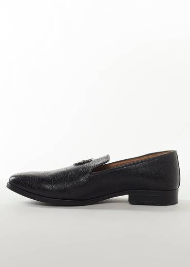 Black Mens Footwear With Metal Detail Work
