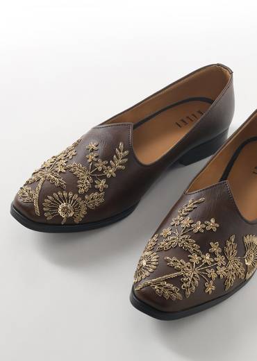Brown Ethnic Jutti With Golden Embroidery For Men