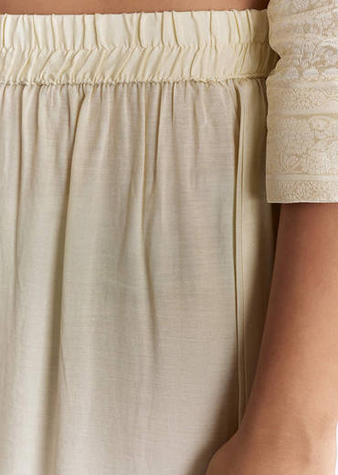 White Banarasi Tissue Kurta Set With Zardosi Neckline