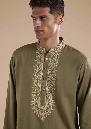 Emerald Green Kurta Set With Resham Thread Work