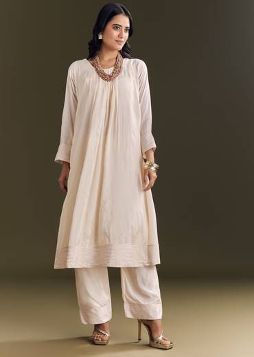 Ivory White Resham Embroidered Kurta Pant With Beaded Neckpiece