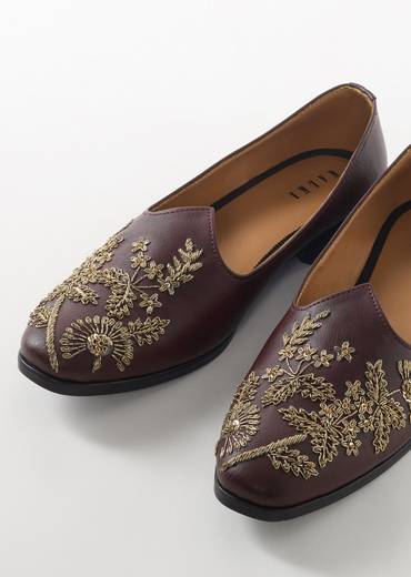 Maroon Ethnic Jutti With Golden Embroidery For Men
