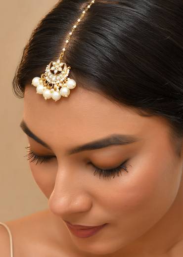 Off White Bead Drop Kundan Maangtikka