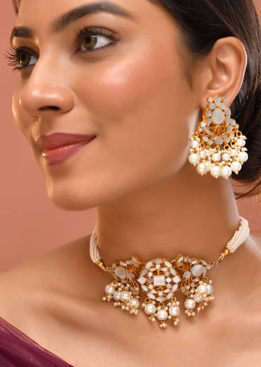 Off White Kundan Pendant Necklace and Earrings Set