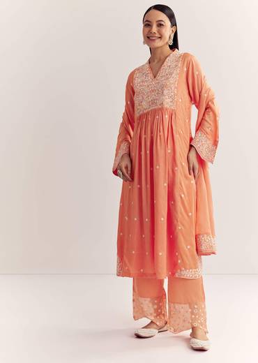 Peach Silk Threadwork Kurta Set With Organza Dupatta