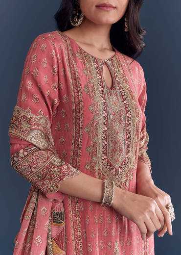 Pink Crepe Kurta Set With Indie Print And Zari Embroidery