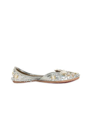 Silver Metallic Bead Embellished Juttis