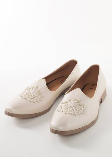 White Ethnic Jutti With Hand Embroidery For Men