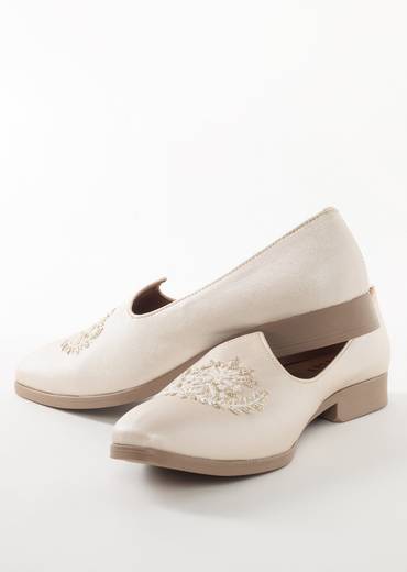 White Ethnic Jutti With Hand Embroidery For Men