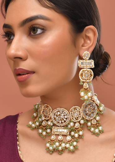 White Kundan Geometric Pendant Necklace and Earrings Set