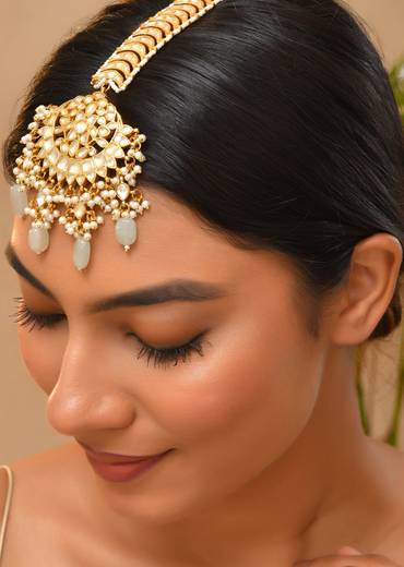 Whte and Gold Cluster Beads Chandbali Kundan Maangtikka