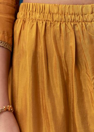 Yellow Cotton Kurta Set With Indie Print And Gotta Work