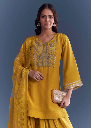 Yellow Crepe Kurta Set With Zardosi Work And Farzi Pants