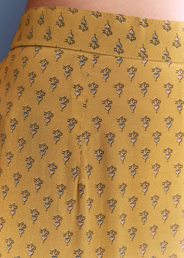 Yellow Crepe Printed Kurta Set With Floral Print