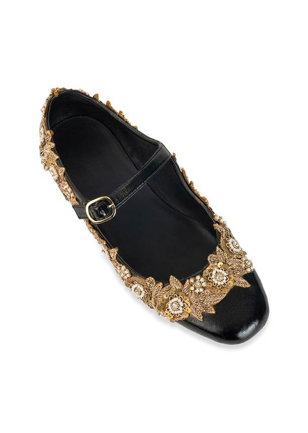 Black Floral Pearl Embellished Juttis