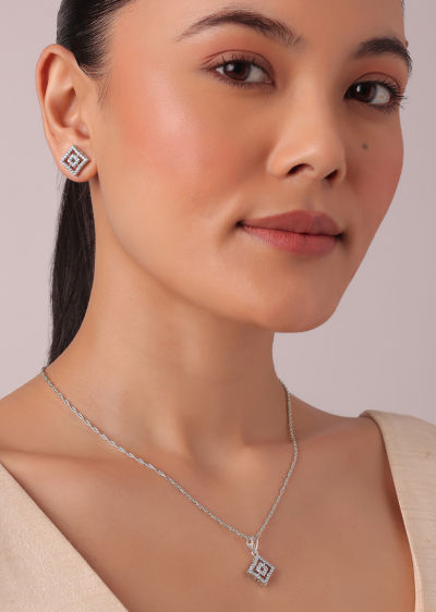 送料関税込み★STONE AND STRAND★ゴールデンドロップネックレス Buy 92.5 Sterling Silver Pendant Necklace Set With Green