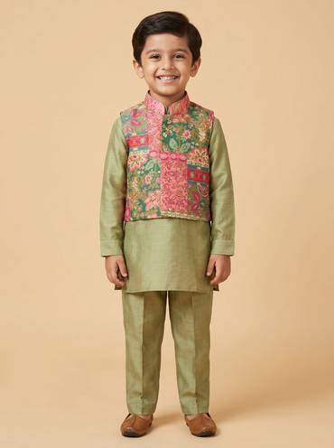 Green jacket sets with fresh prints for boys