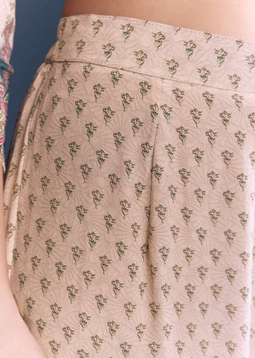 Baby Pink Crepe Kurta Set With Indie Print And Zari Work