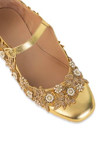 Gold Floral Zari Embellished Floral Juttis