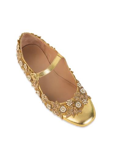 Gold Floral Zari Embellished Floral Juttis