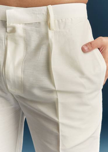 Green Silk Kurta Set With Minimal Thread Detail